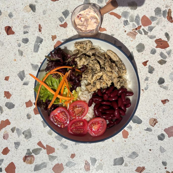 Kekikli tavuklu bowl